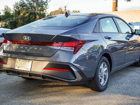 New 2026 Hyundai Elantra SE image 10