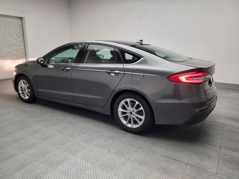 Used 2019 Ford Fusion SE image 3