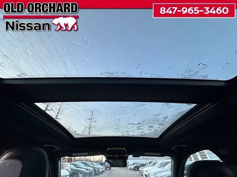 Used 2025 Mercedes-Benz GLC 300 4MATIC w/ AMG Line image 15