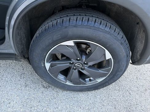 Used 2025 Nissan Rogue SV image 12