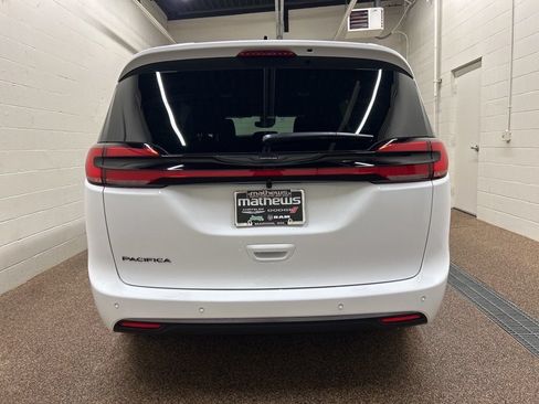 New 2026 Chrysler Pacifica Select FWD image 3