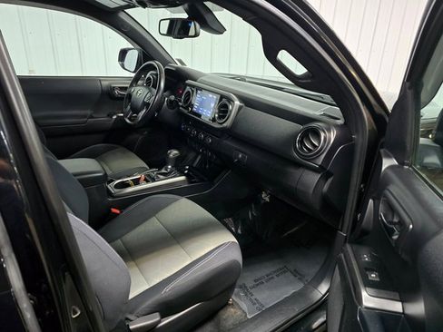 Used 2020 Toyota Tacoma TRD Off-Road image 22