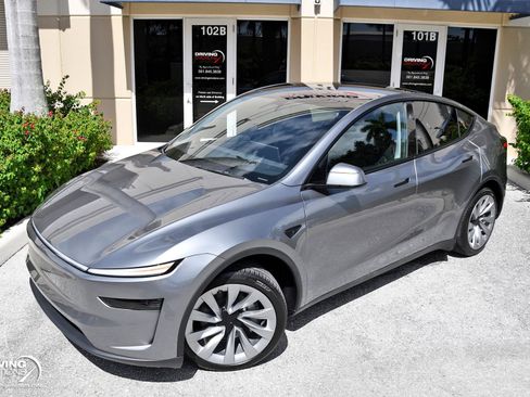 Used 2026 Tesla Model Y AWD image 29