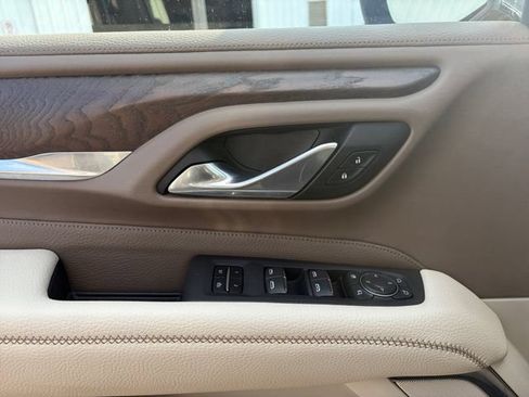 Used 2022 GMC Yukon XL Denali w/ Denali Ultimate Package AWD/4WD image 4