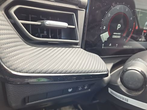Used 2025 Nissan Kicks SR w/ Illumination Package AWD/4WD image 31