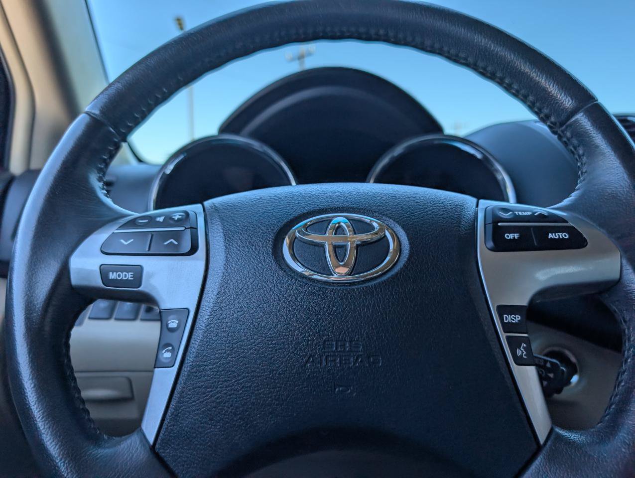 Used 2012 Toyota Highlander Limited w/ Tow Pkg AWD/4WD image 14