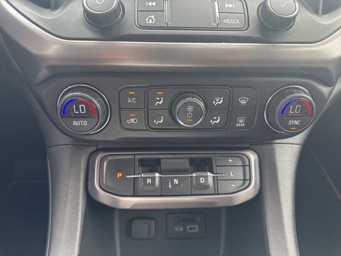 Used 2021 GMC Acadia AT4 w/ Technology Package AWD/4WD image 4