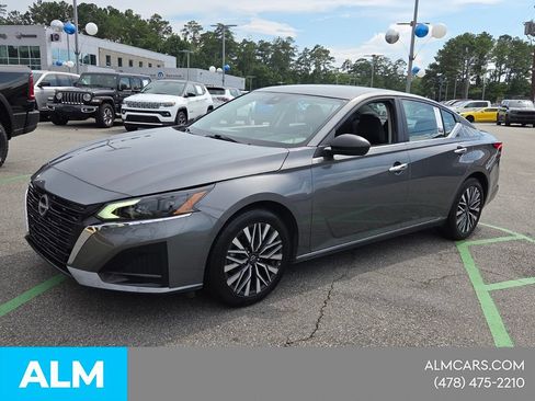Used 2025 Nissan Altima 2.5 SV FWD image 4