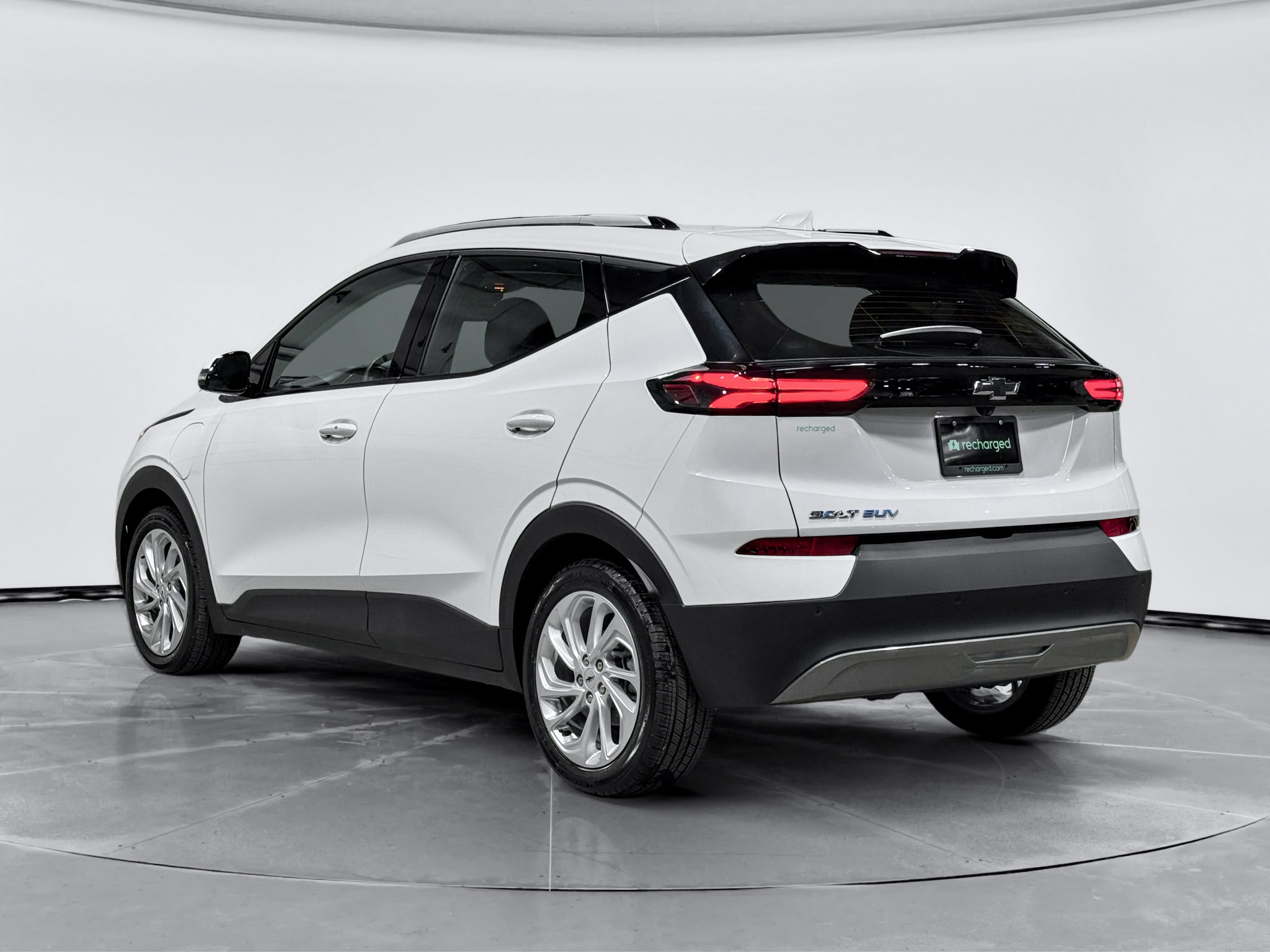 Used 2023 Chevrolet Bolt EUV LT w/ Driver Confidence Package FWD image 2