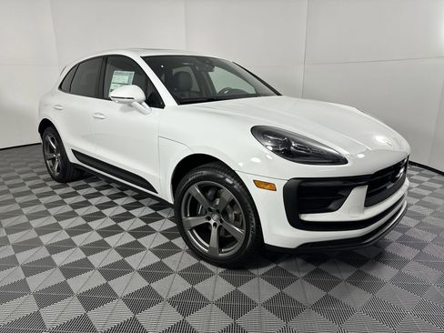 Used 2025 Porsche Macan image 7