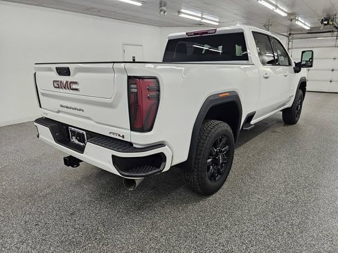 Used 2026 GMC Sierra 2500 AT4 AWD/4WD image 4