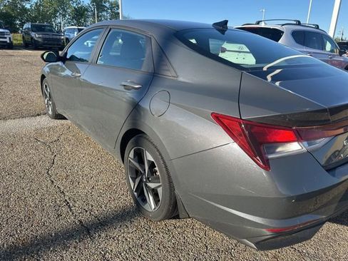 Used 2023 Hyundai Elantra SEL w/ Convenience Package FWD image 4