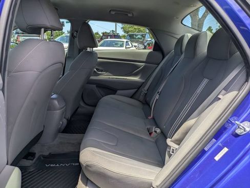Used 2024 Hyundai Elantra SEL FWD image 13
