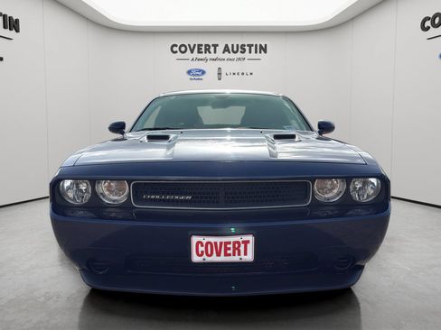Used 2014 Dodge Challenger SXT RWD image 9