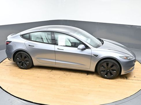 Used 2025 Tesla Model 3 Long Range RWD image 56