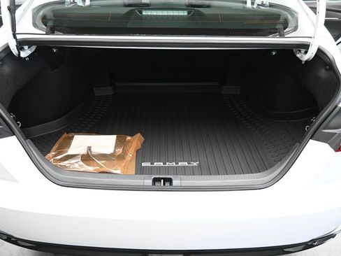 New 2026 Toyota Camry Hybrid FWD image 16