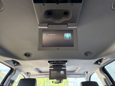 Used 2020 Chevrolet Suburban Premier AWD/4WD image 37