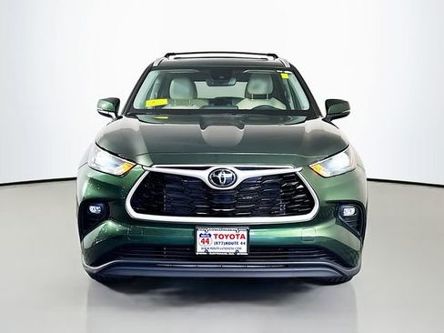Used 2023 Toyota Highlander XLE image 9