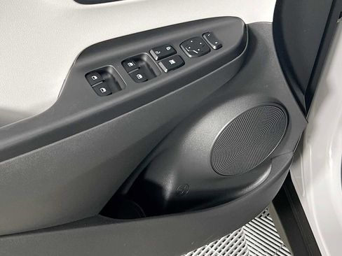 Used 2023 Hyundai Kona SEL image 18