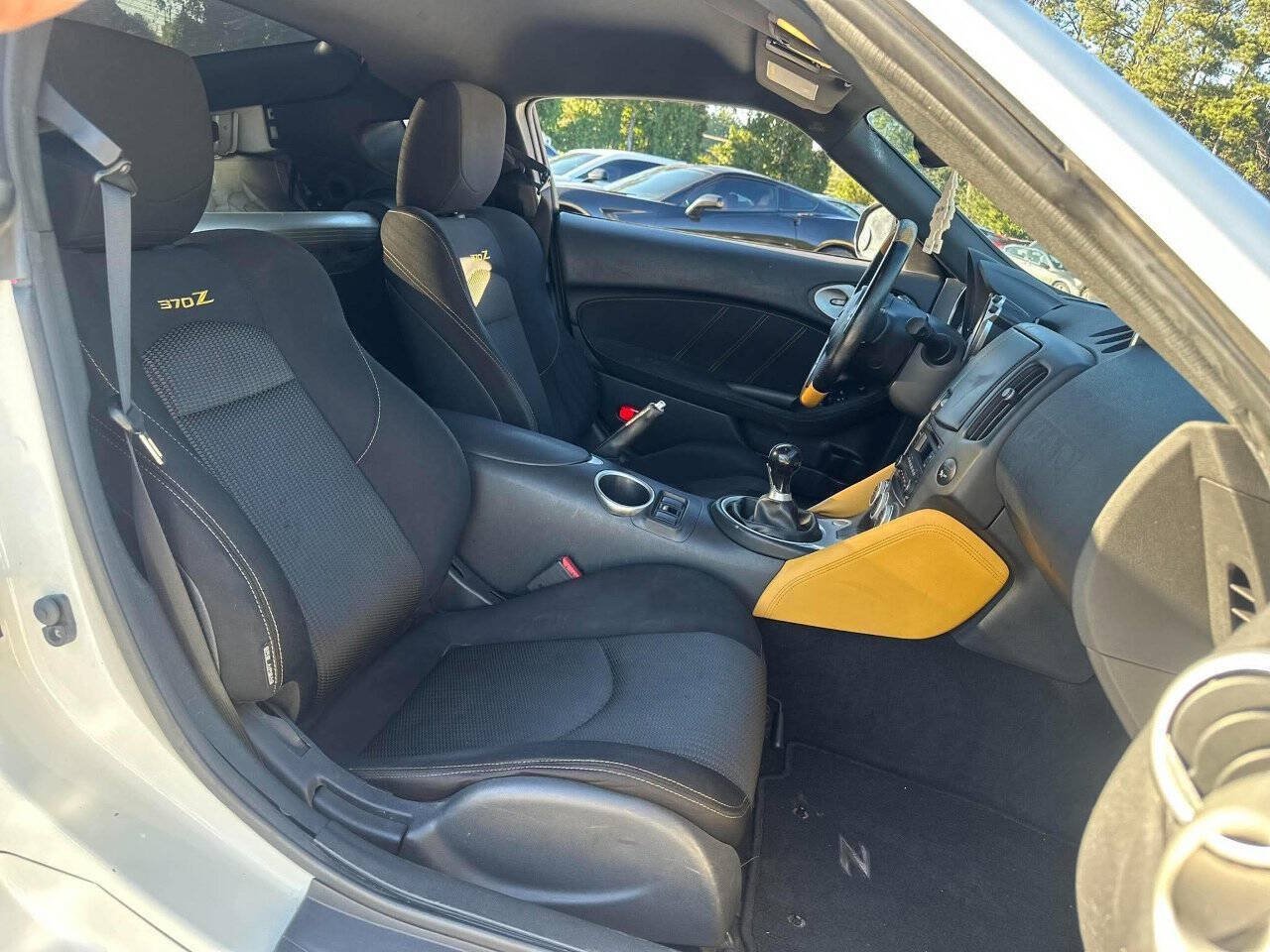 Used 2019 Nissan 370Z Coupe w/ Z34 Heritage Edition - White RWD image 22