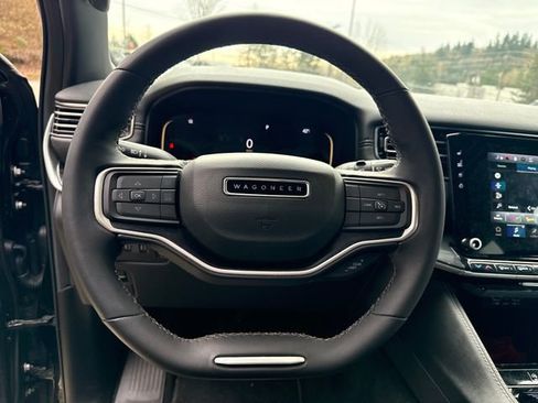Used 2023 Jeep Wagoneer 4WD image 21