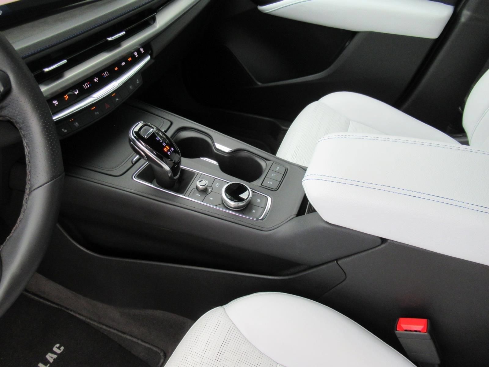 Certified 2025 Cadillac XT4 Sport AWD/4WD image 17