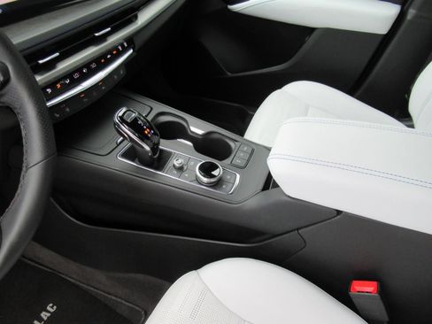 Certified 2025 Cadillac XT4 Sport AWD/4WD image 17
