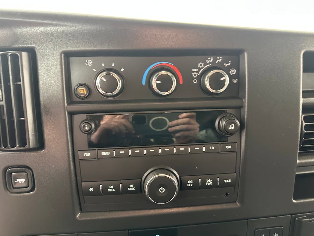Used 2025 Chevrolet Express 3500 LT w/ LT Preferred Equipment Group RWD image 24