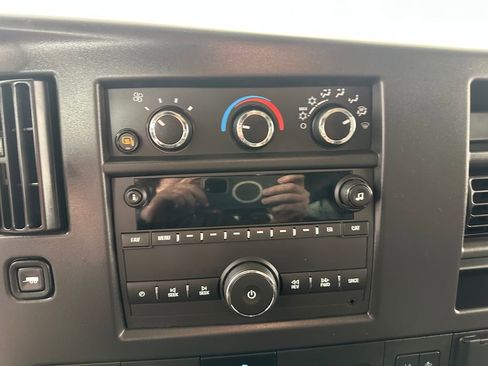 Used 2025 Chevrolet Express 3500 LT w/ LT Preferred Equipment Group RWD image 24