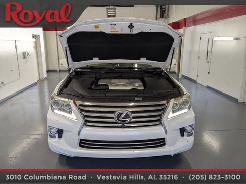 Used 2013 Lexus LX 570 4WD image 32