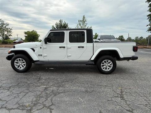 Certified 2023 Jeep Gladiator Sport AWD/4WD image 6