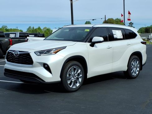 New 2026 Toyota Highlander Limited image 1