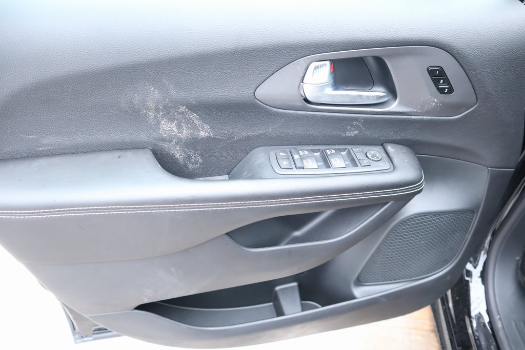 New 2026 Chrysler Pacifica Select AWD/4WD image 16