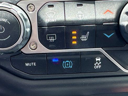 Used 2023 Jeep Wrangler Unlimited Sahara w/ Cold Weather Group AWD/4WD image 22