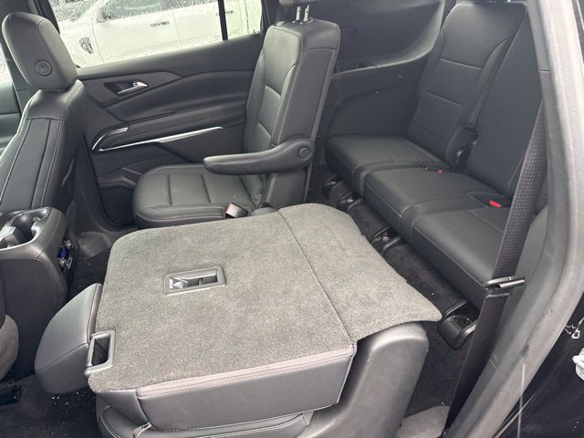 Used 2025 Chevrolet Traverse LT FWD image 17