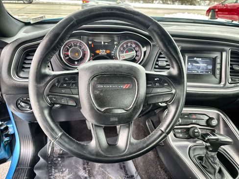 Used 2016 Dodge Challenger R/T image 11