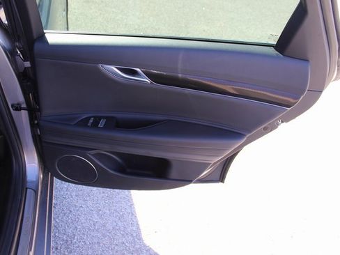 Used 2025 Genesis G80 2.5T image 7