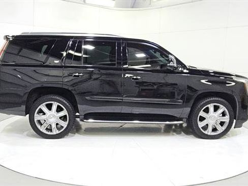 Used 2019 Cadillac Escalade Premium Luxury RWD image 9
