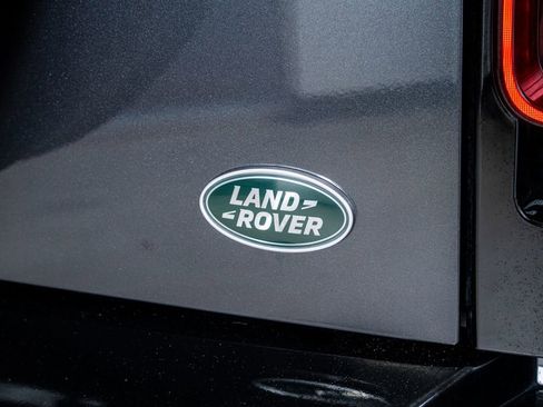 Used 2023 Land Rover Defender 130 X-Dynamic SE image 30