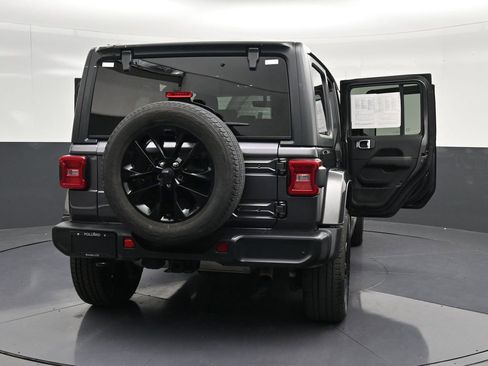 Used 2021 Jeep Wrangler Unlimited Sahara w/ Cold Weather Group AWD/4WD image 39