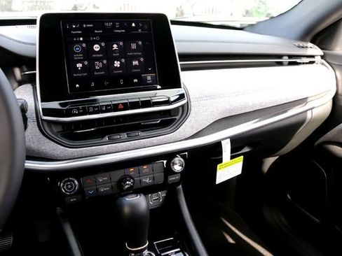 New 2026 Jeep Compass Latitude image 13