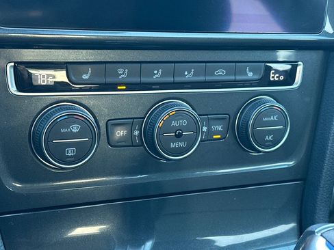 Used 2019 Volkswagen e-Golf SE w/ Driver Assistance Package image 21