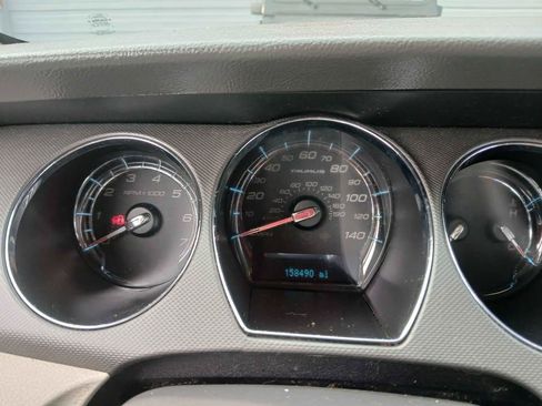 Used 2011 Ford Taurus SE FWD image 11
