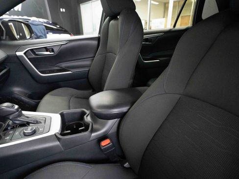 Used 2023 Toyota RAV4 SE image 10