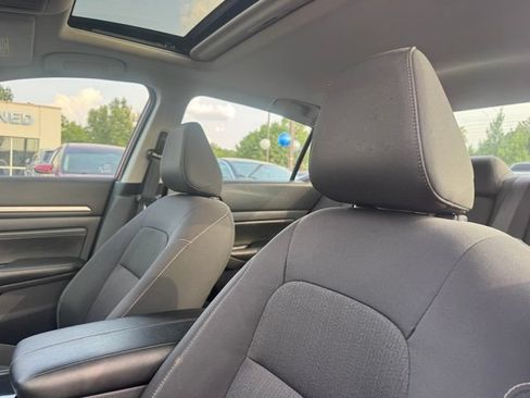 Used 2023 Nissan Altima 2.5 SV w/ SV Premium Package FWD image 11