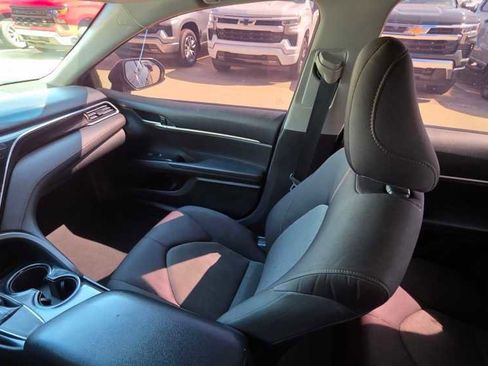 Used 2018 Toyota Camry LE FWD image 15