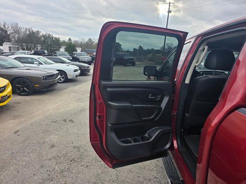 Used 2017 Nissan Titan S image 8