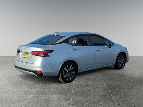 Used 2023 Nissan Versa SV image 5