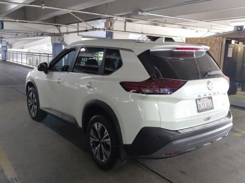 Used 2023 Nissan Rogue SV FWD image 3