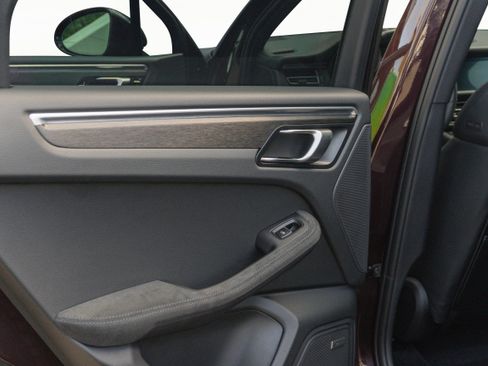 Used 2023 Porsche Macan GTS w/ Sport Chrono Package image 37